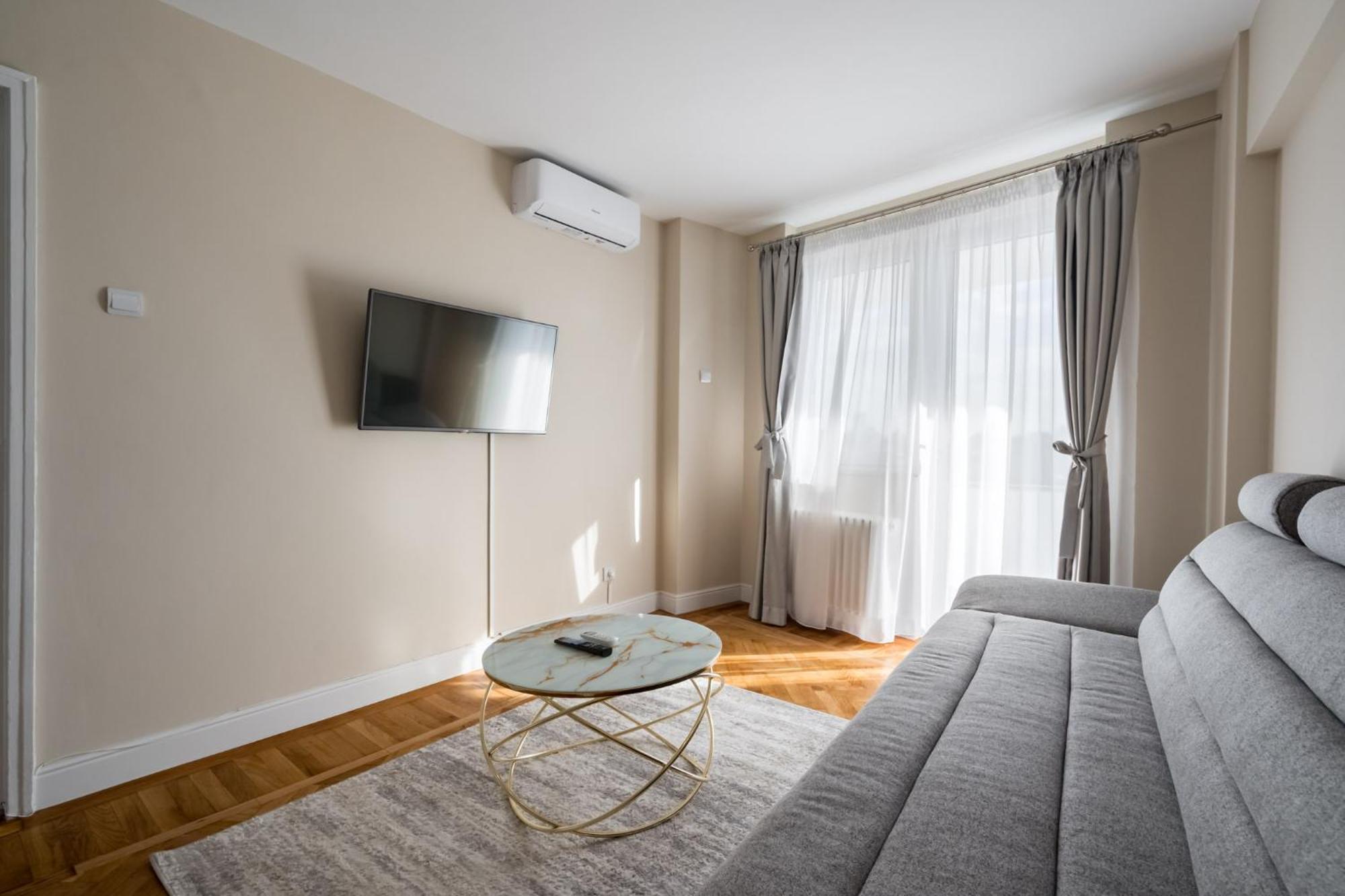 City View Apartment With Private Balcony Bukarest Exterior foto