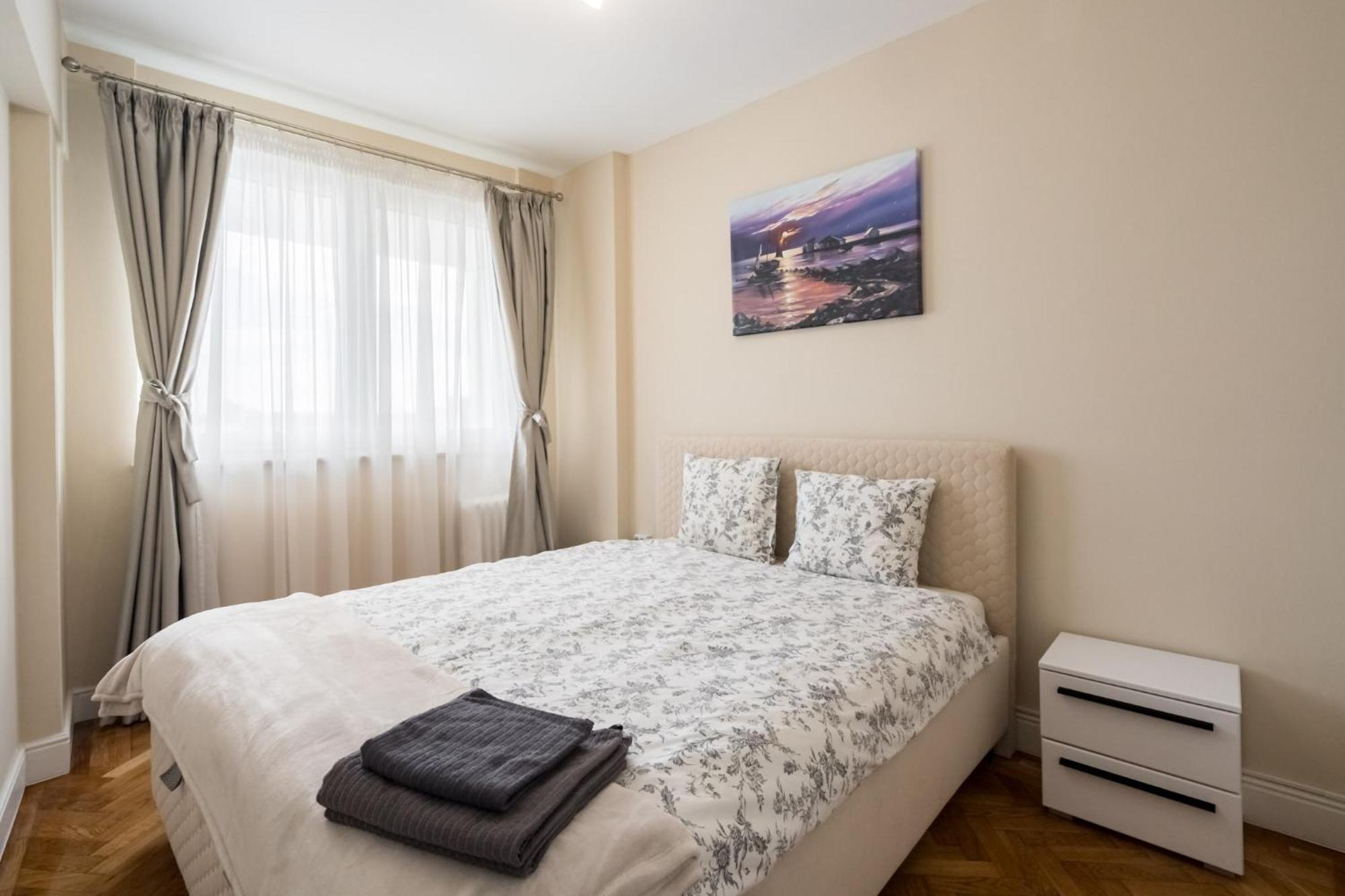 City View Apartment With Private Balcony Bukarest Exterior foto