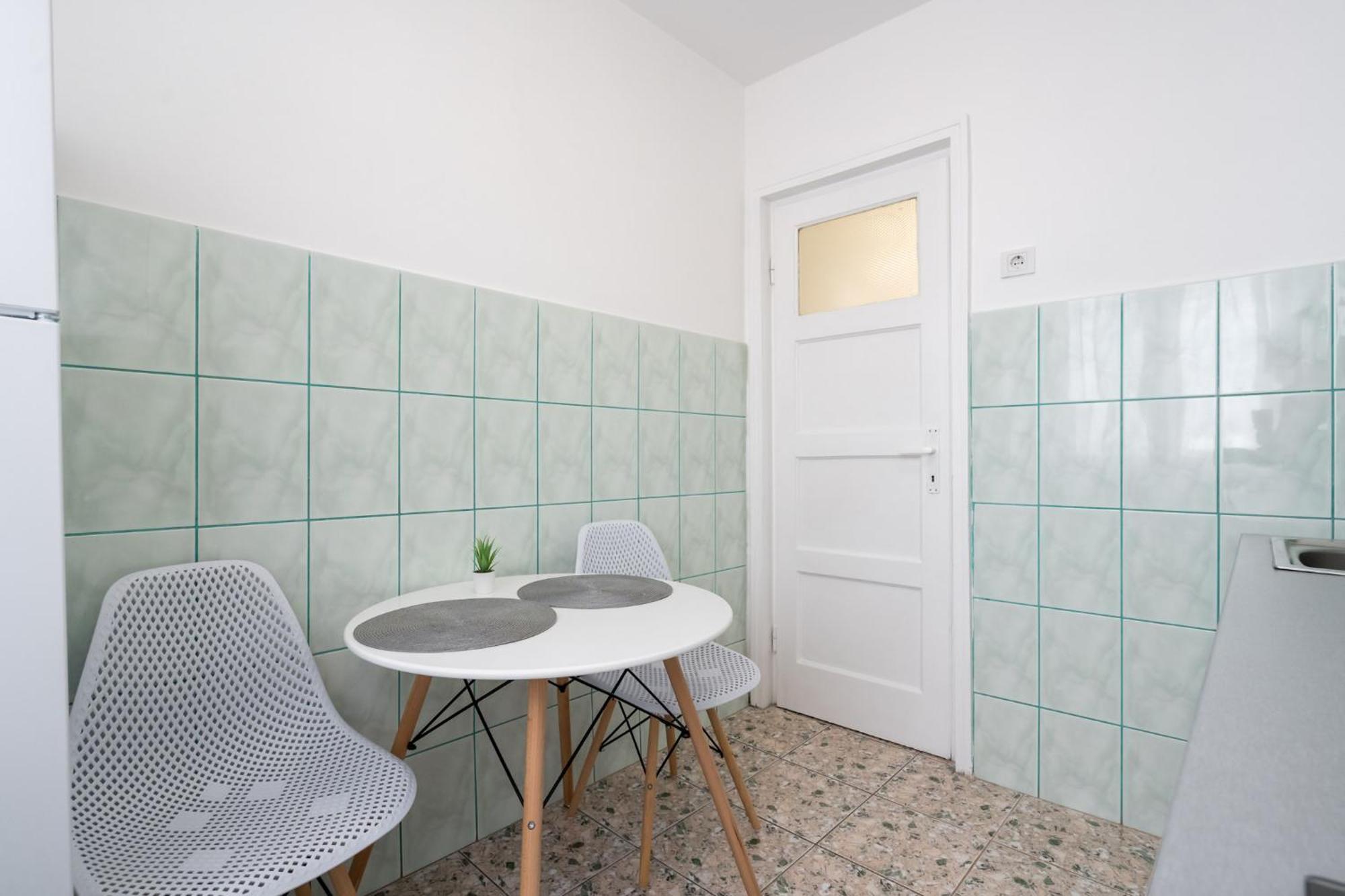 City View Apartment With Private Balcony Bukarest Exterior foto