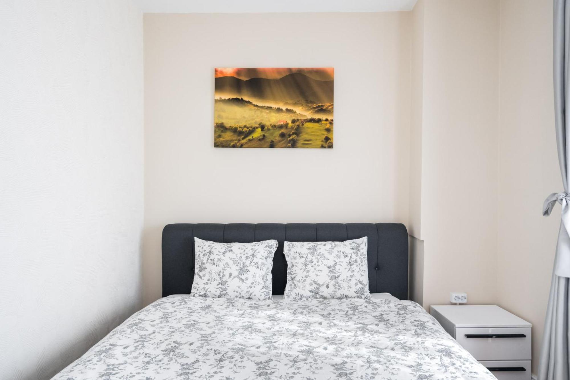City View Apartment With Private Balcony Bukarest Exterior foto